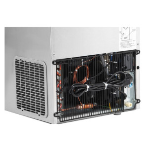 Stroj za šuplje kocke leda Dynasteel - 28 kg: Učinkovit i robustan