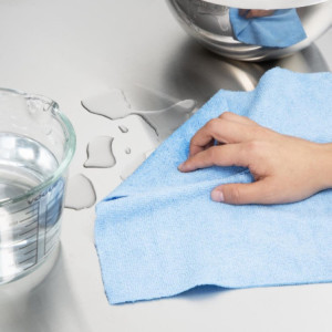 Plava mikrovlakna krpa - 300 x 300 mm - 50 listova - FourniResto