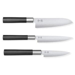 Set od 3 noža Wasabi Black - univerzalni nož i Santoku od KAI: kvaliteta, performanse i preciznost u kuhinji.